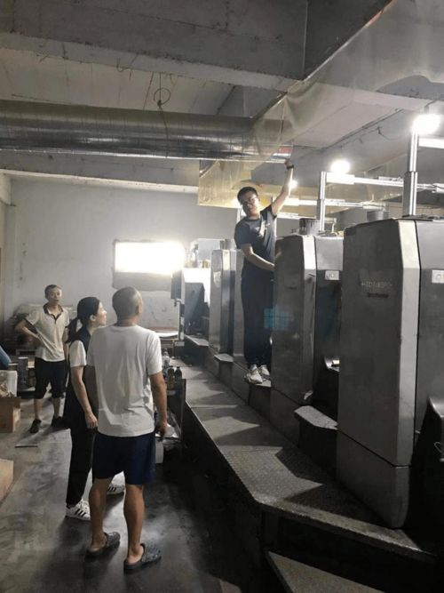 加大执法力度，打好蓝天碧水净土保卫战